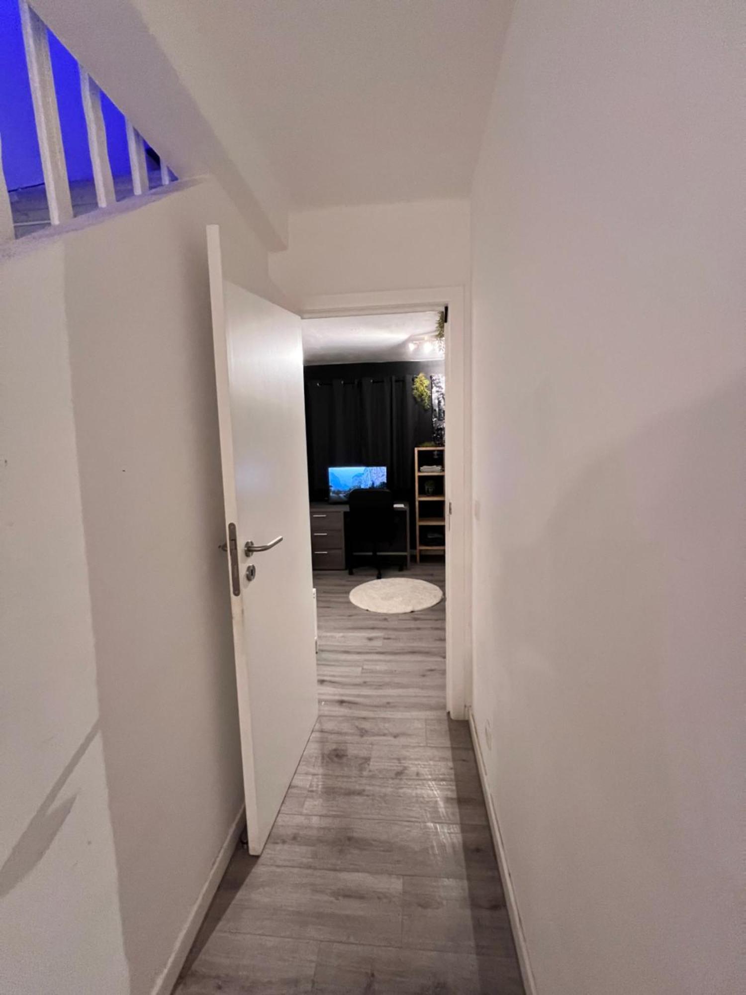 Séjour chez l'habitant Chambre Et Etage Prives Dans Un Duplex Moderne Bruxelles
